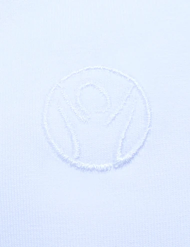 eplecy eplecypl koszulka prostujaca korektor postawy na garbienie i proste plecy haft nadruk logo zbliżenie biała